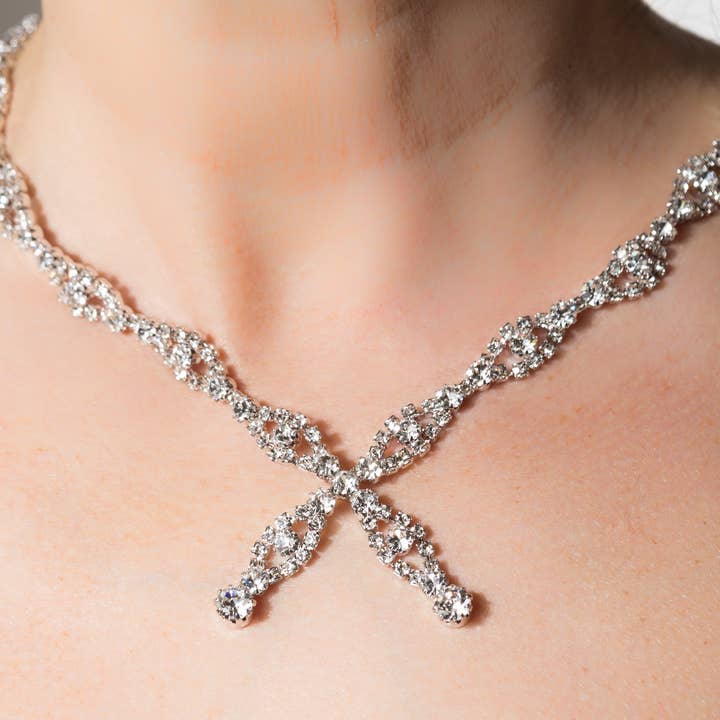 Collana farfalla cristalli per la vendita all'ingrosso da parte di Jewels' Joy