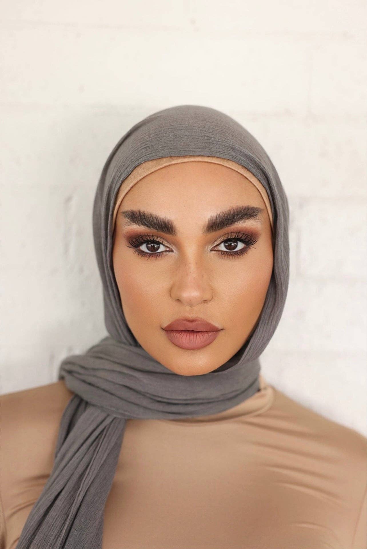 Mod Squad – wholesale Hijab - Dam – Luxe Rayon Hijab med fläckig kant - CHARCOAL3