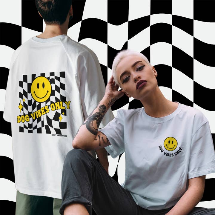 T-shirt con grafica sorridente «Dog Vibes Only» per la vendita all'ingrosso da parte di Sidney and Sapphire