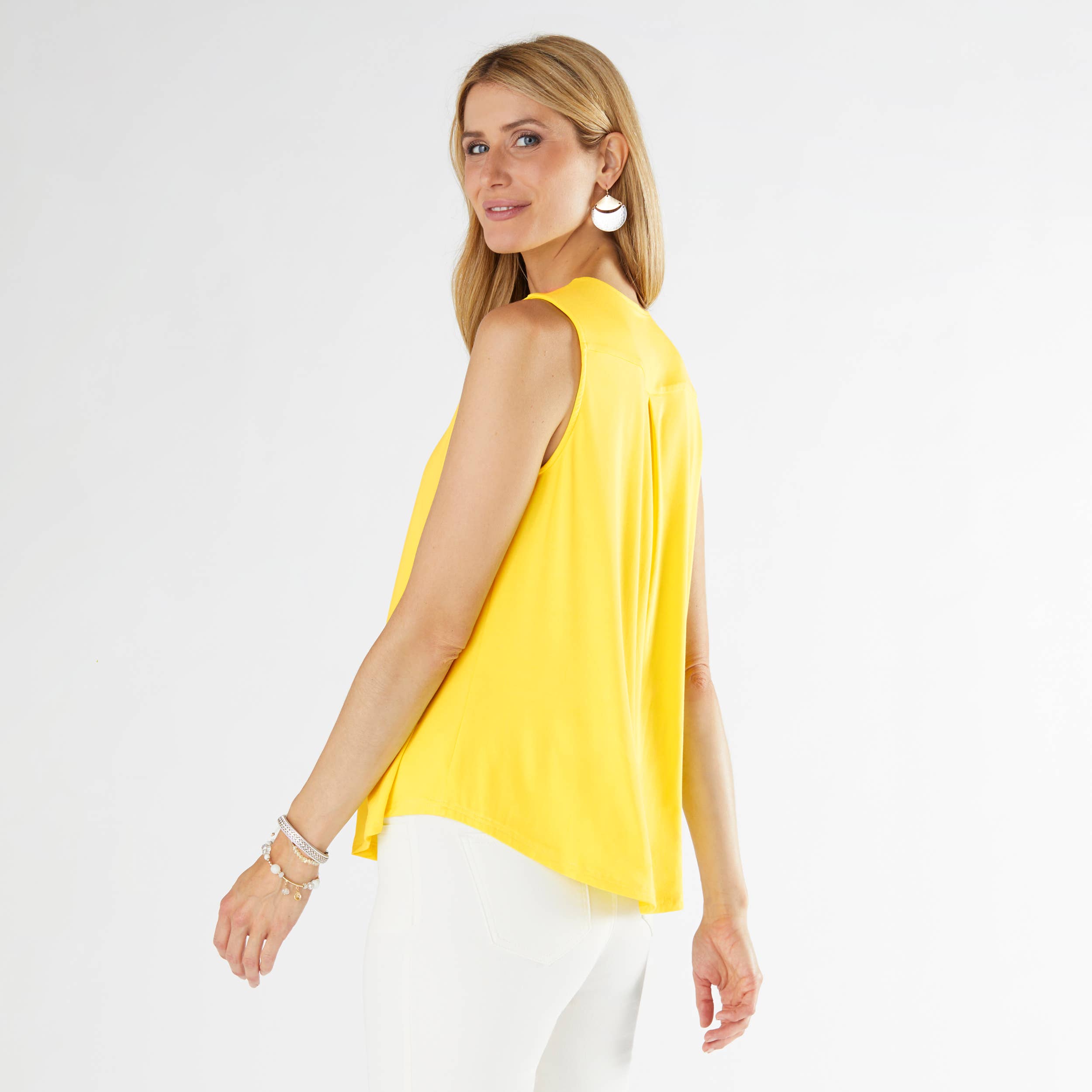COCO + CARMEN - Wholesale Tank Top - Women's - Erin Pleat Back V-Neck Tank6