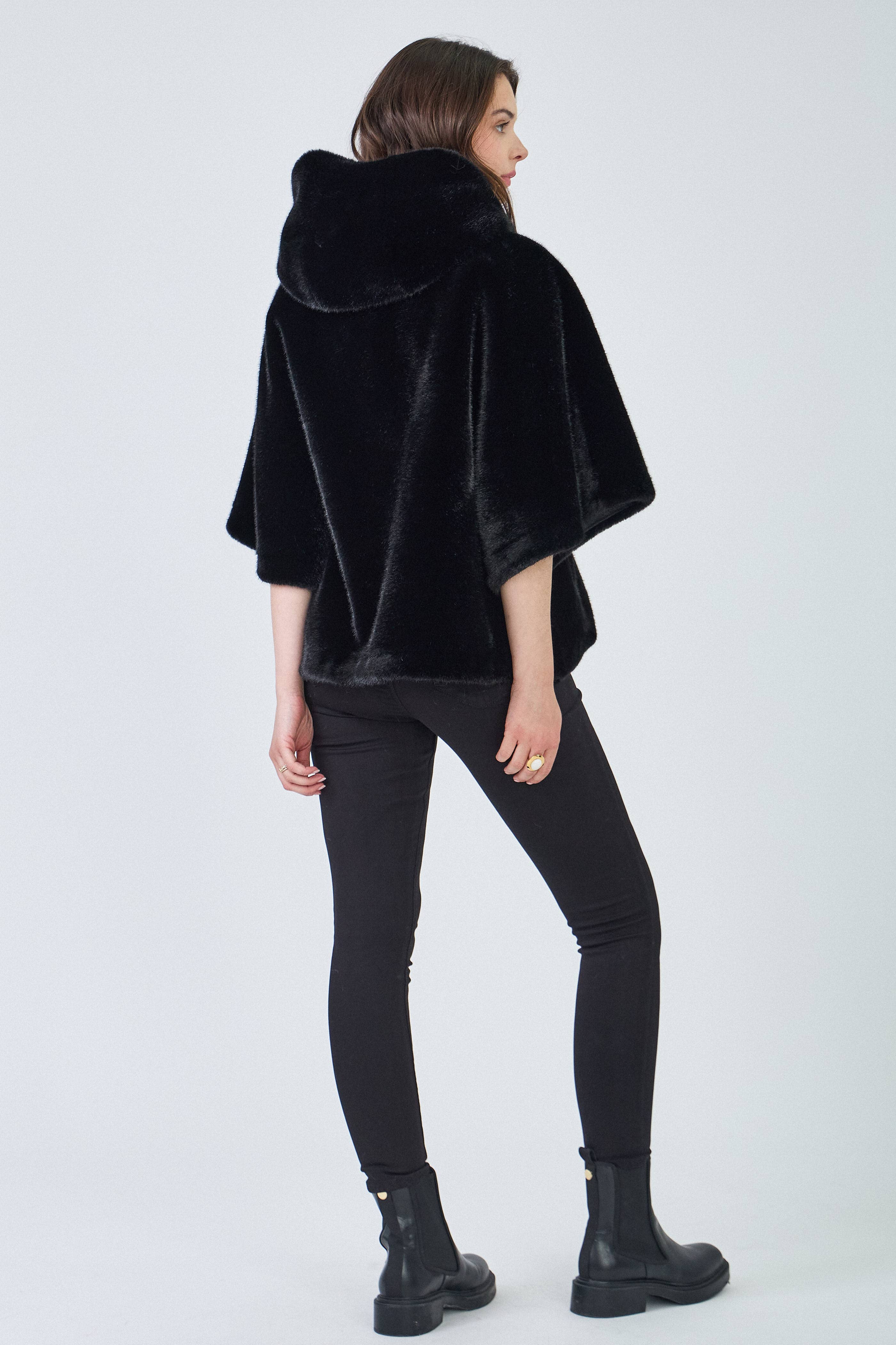 Giovanni Paris - Vendita all'ingrosso Pelliccia/Pelliccia sintetica - Donna - Mantella Alizée con cappuccio in ecopelliccia9