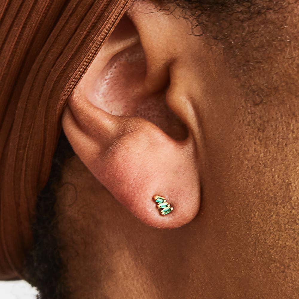 Admiral Row Jewelry – Großhandel Ohrstecker – Grüner Dreifach-Baguette-Ohrstecker aus Vermeil-Gold2
