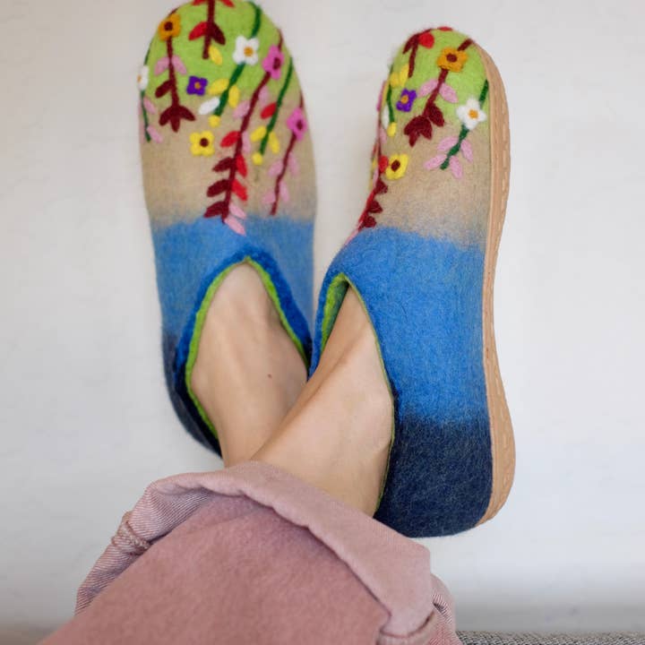 Fuzzy cove - Venta al por mayor Zapatillas para casa - Mujer - Zapatillas de Lana Merino Orgánica Flower Garden | Diseño Floral Ecológico, Suela de Goma o Cuero, Comodidad Acogedora de Lujo para Mujeres, Flores Silvestres4