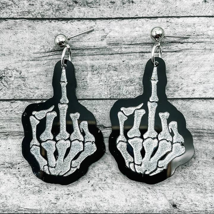 Pendentifs en forme de squelette pour majeur pour la vente par Born 2 Blossom Designs