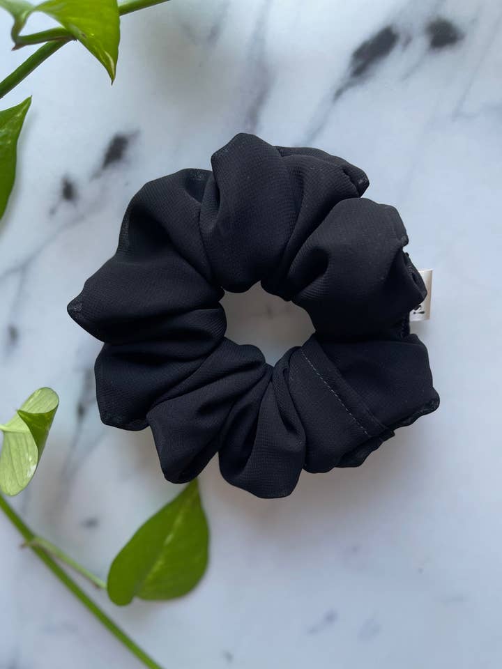 Schwarzes doppelt gefülltes Haargummi for wholesale by What a bun!