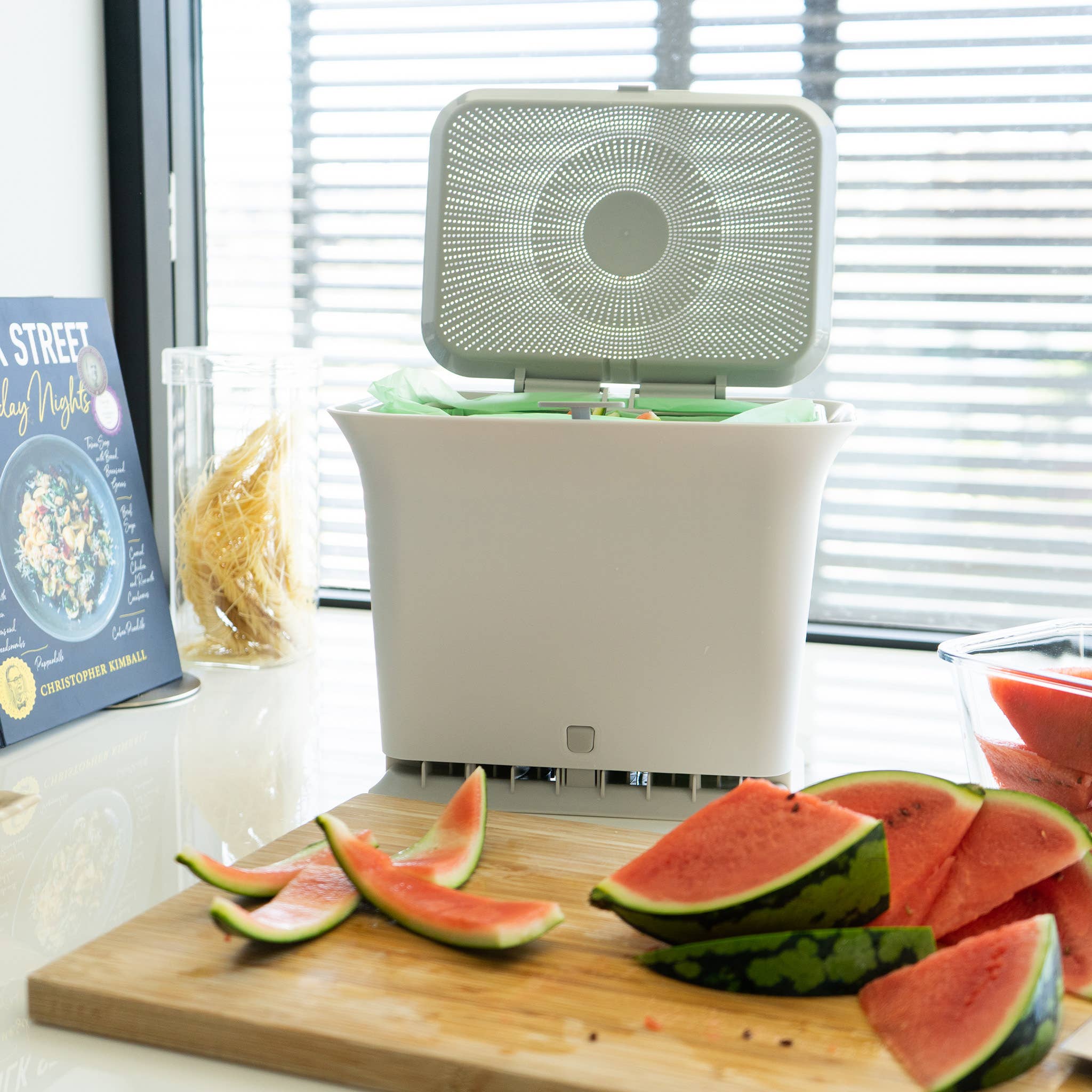 Full Circle Home - EU - Wholesale Kitchen Tool/Gadget - Fresh Air Odor-Free Compost Collector3