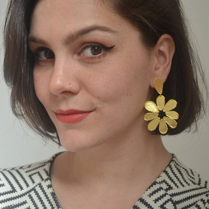 Betty Carre - Wholesale Dangle Earrings - DAISY EARRINGS