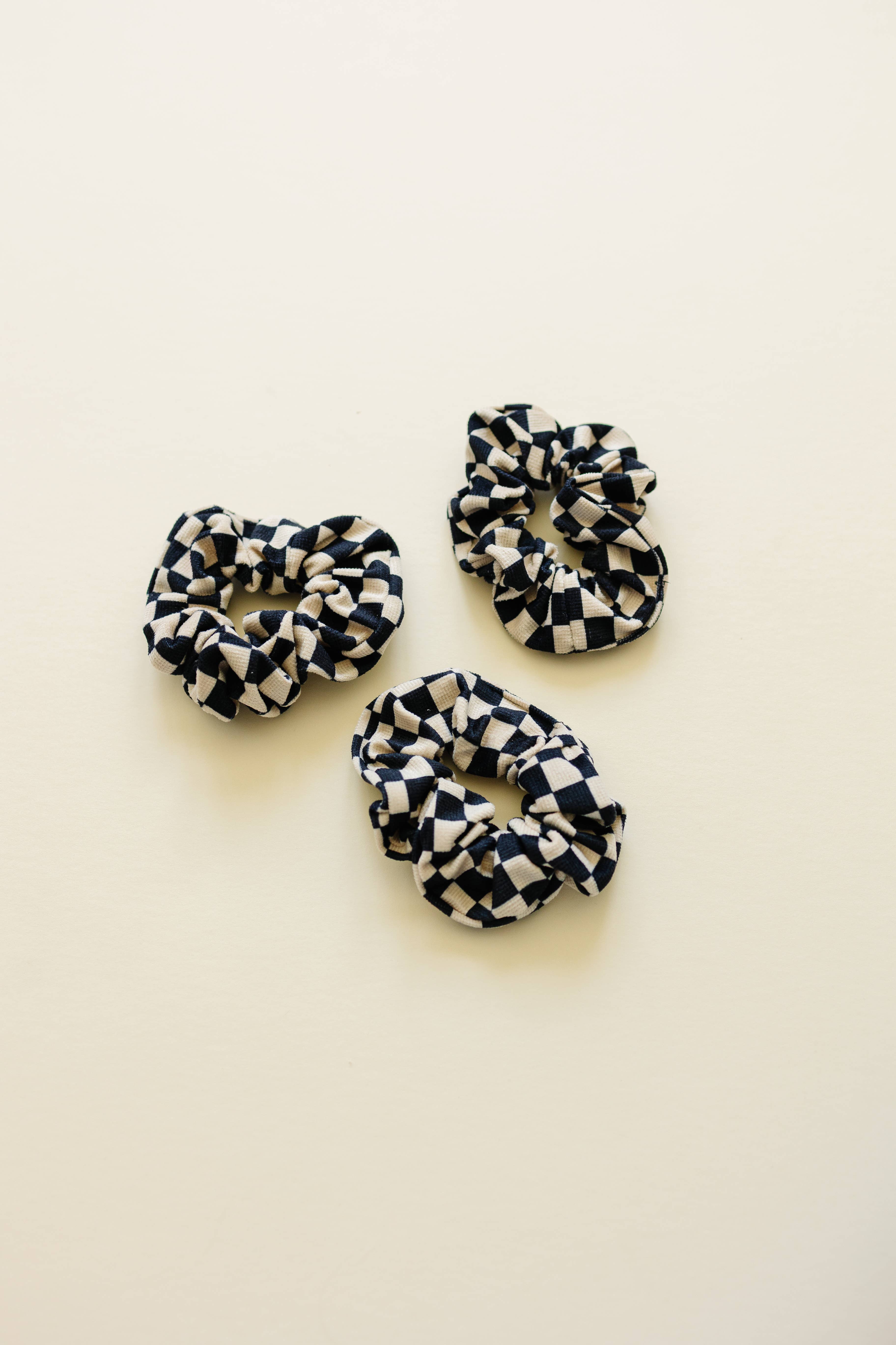 BlairCo. - Wholesale Scrunchie - Women's - Checkered Scrunchie | Single1