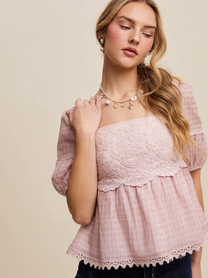 Bohemeinspireret broderet bluse for engroshandel hos Listicle