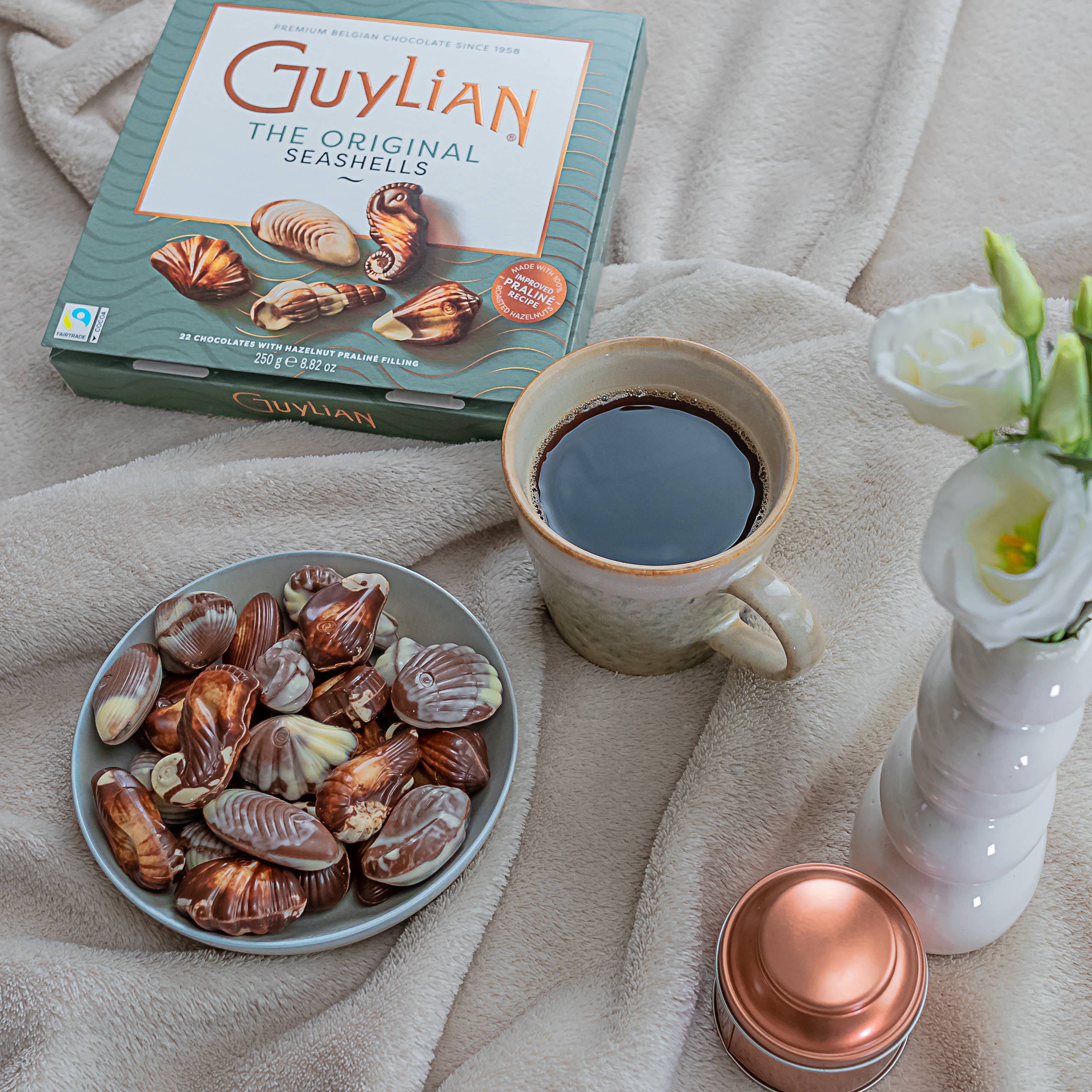 Belgium's Chocolate Source - Wholesale Chocolate Box - Guylian Praline Seashells  - 22 Pc. Box (250g, 12/case)4