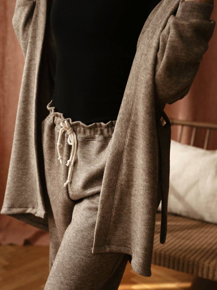 Loungewear pants / dark mocha knit for wholesale by Evelina Apparel