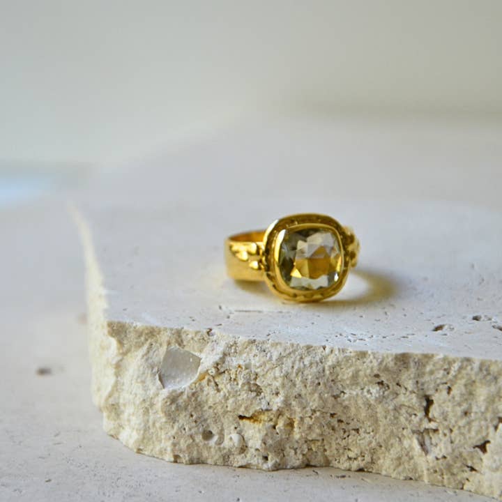 Patara Life - Wholesale Single stone/solitaire ring - Green Amethyst Gold Ring