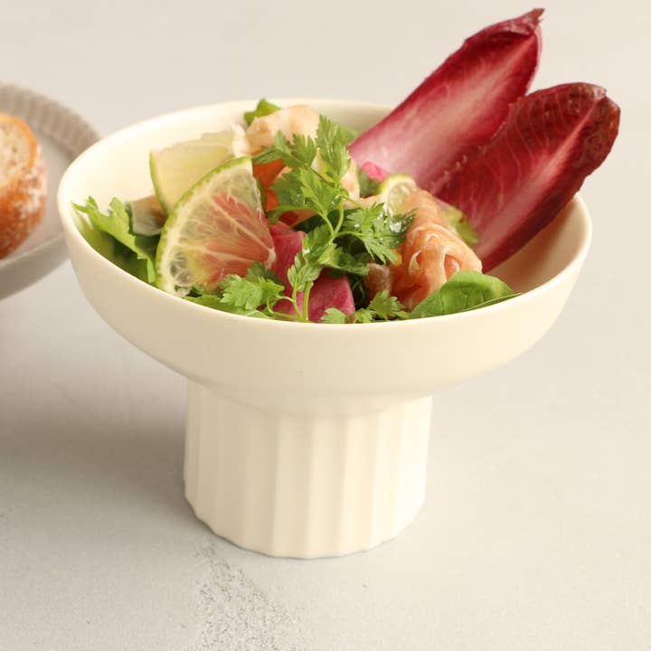 Koudai kom 13 cm | Schaal op voet 13 cm van porselein voor wholesale door KIKIME