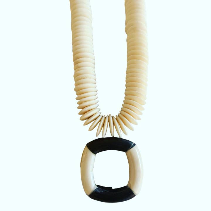 Collier Noir/Ivoire pour la vente par JAG/ged Edge Jewelry