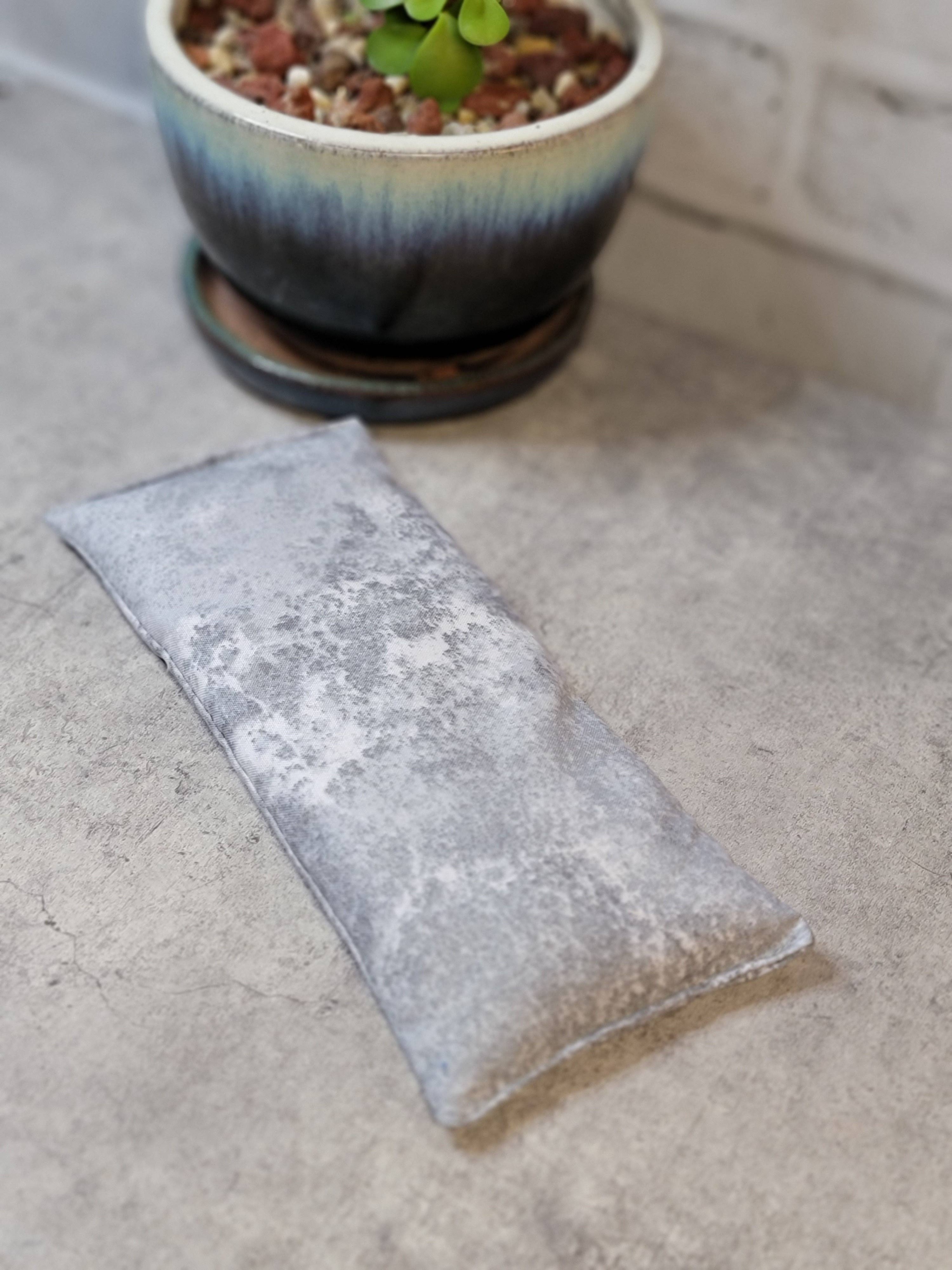 Calm Your Vibes – wholesale Spa-/terapikudde – Aromaterapeutisk ögonkudde för värme och kyla med enfärgade tyger och stenar0