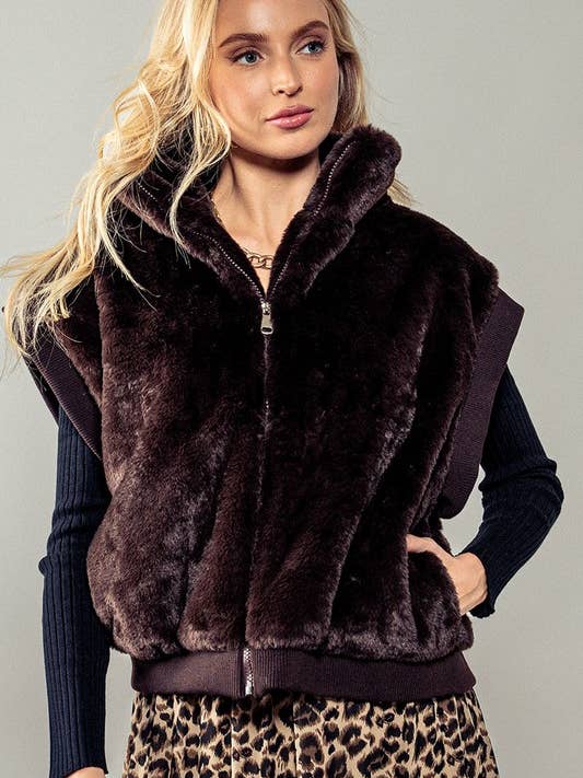Urban Daizy - Wholesale Outerwear Vest - Women's - Frosted Fur Zip Up Vest