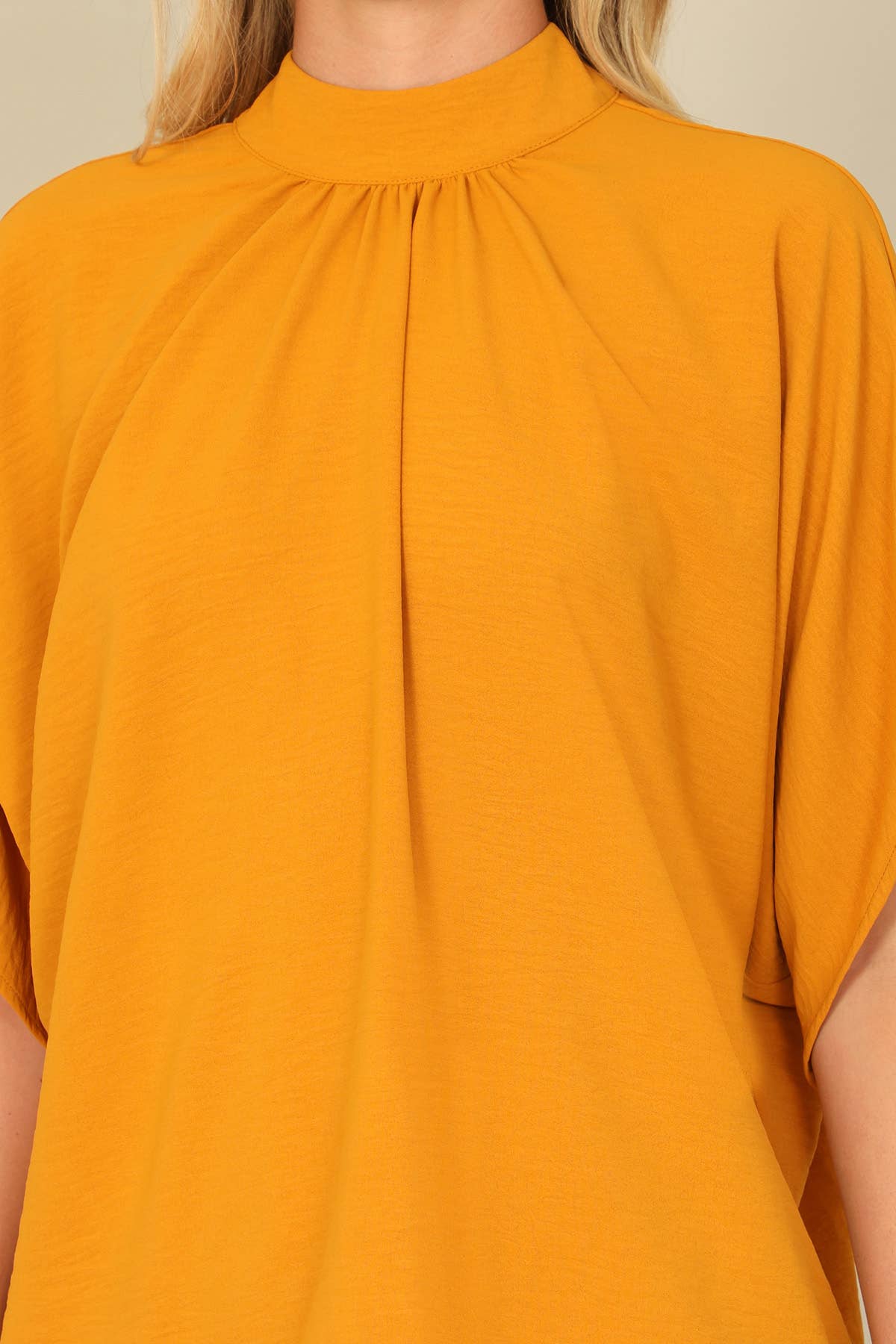 You & Me – Großhandel Bluse – Damen – YMT20083V-SOLID RÜCKENBAND DOLMAN-ÄRMEL HOCHHALS-TOP14