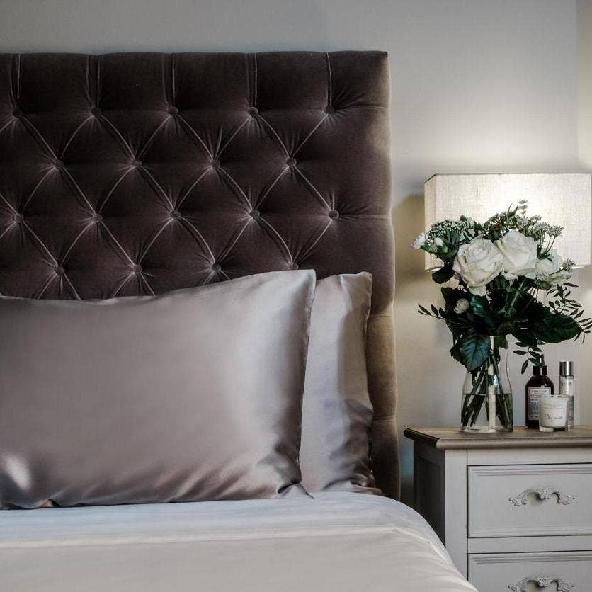 The Silk Collection - Wholesale Bedding Pillowcase/Sham - The Pure Silk Pillowcase Set of Two in gift box1