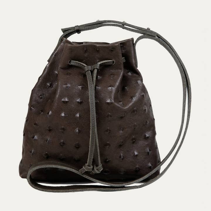 The Cher Mini Crossbody in reliëf gemaakt leer, zilveren hardware voor wholesale door Paulyjen