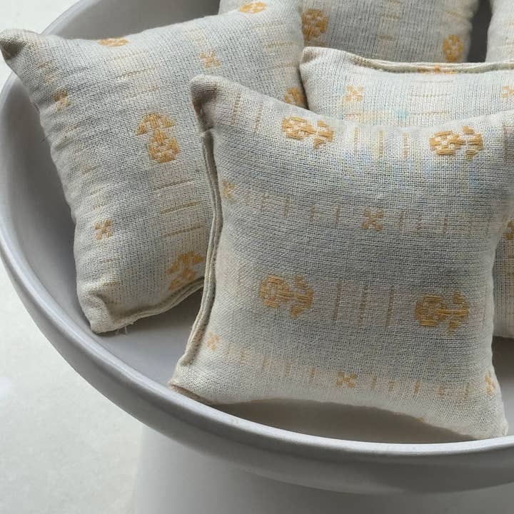 Belle's Nest - Vendita all'ingrosso Sacchetto profumato - Bustine di lavanda quadrate crema bianca con accento giallo