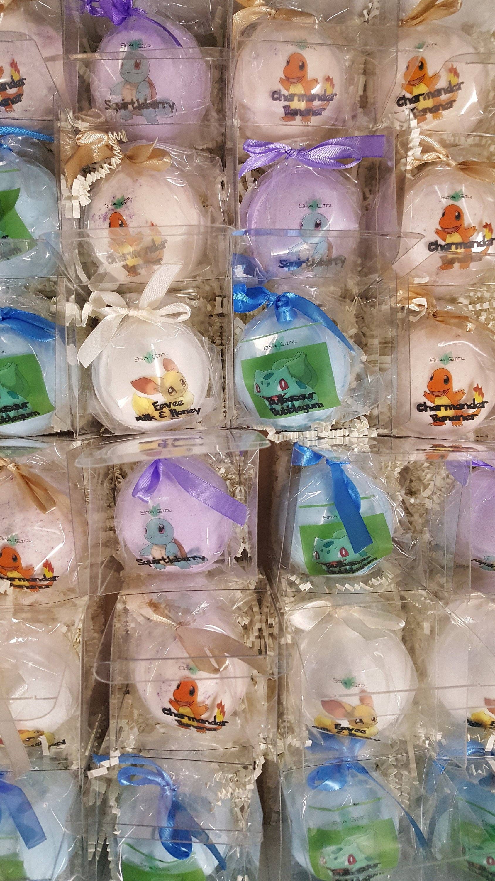 Spa Pure, inc. - Vente Bombe de bain/poudre effervescente pour le bain - Bombe de bain inspirée de Pokemon pour enfants avec un jouet surprise à l'intérieur3