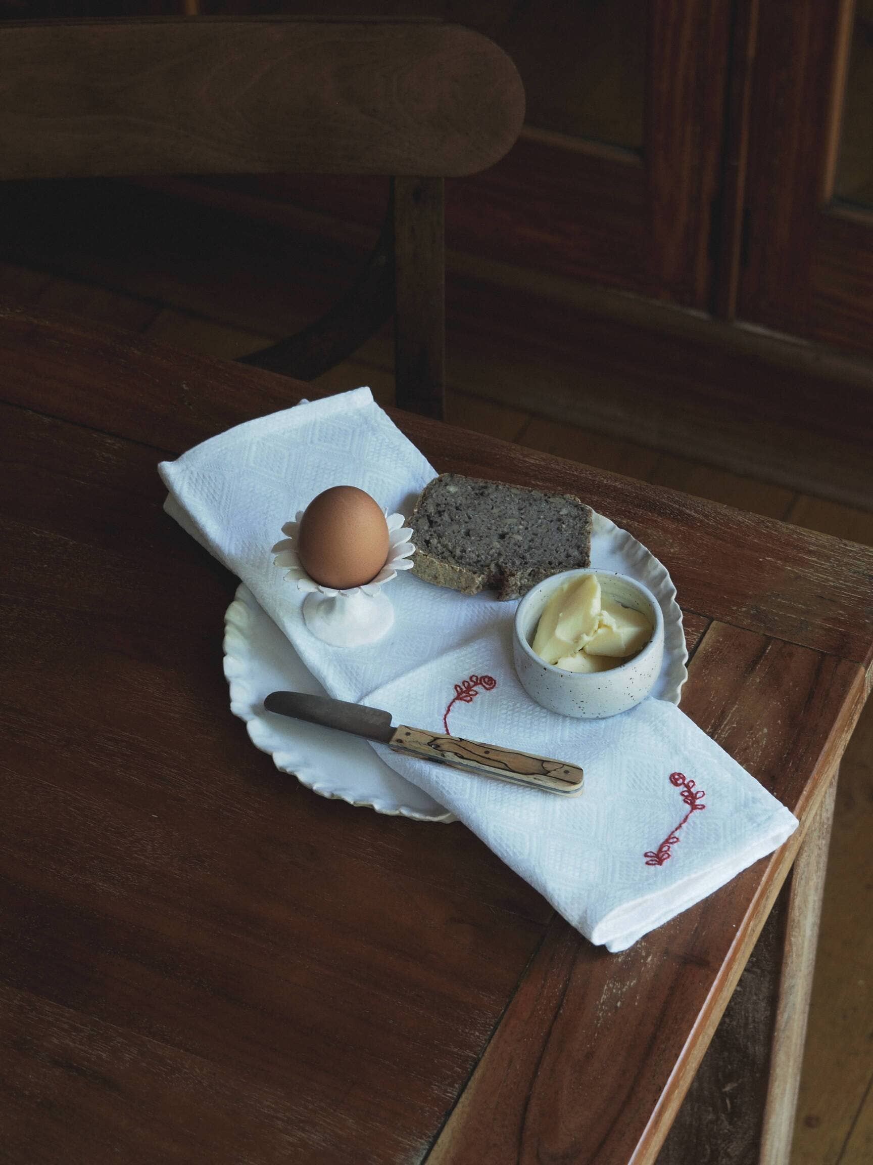 À bientôt - Wholesale Dinner & Cloth Napkin - Embroidered Rose Napkin2