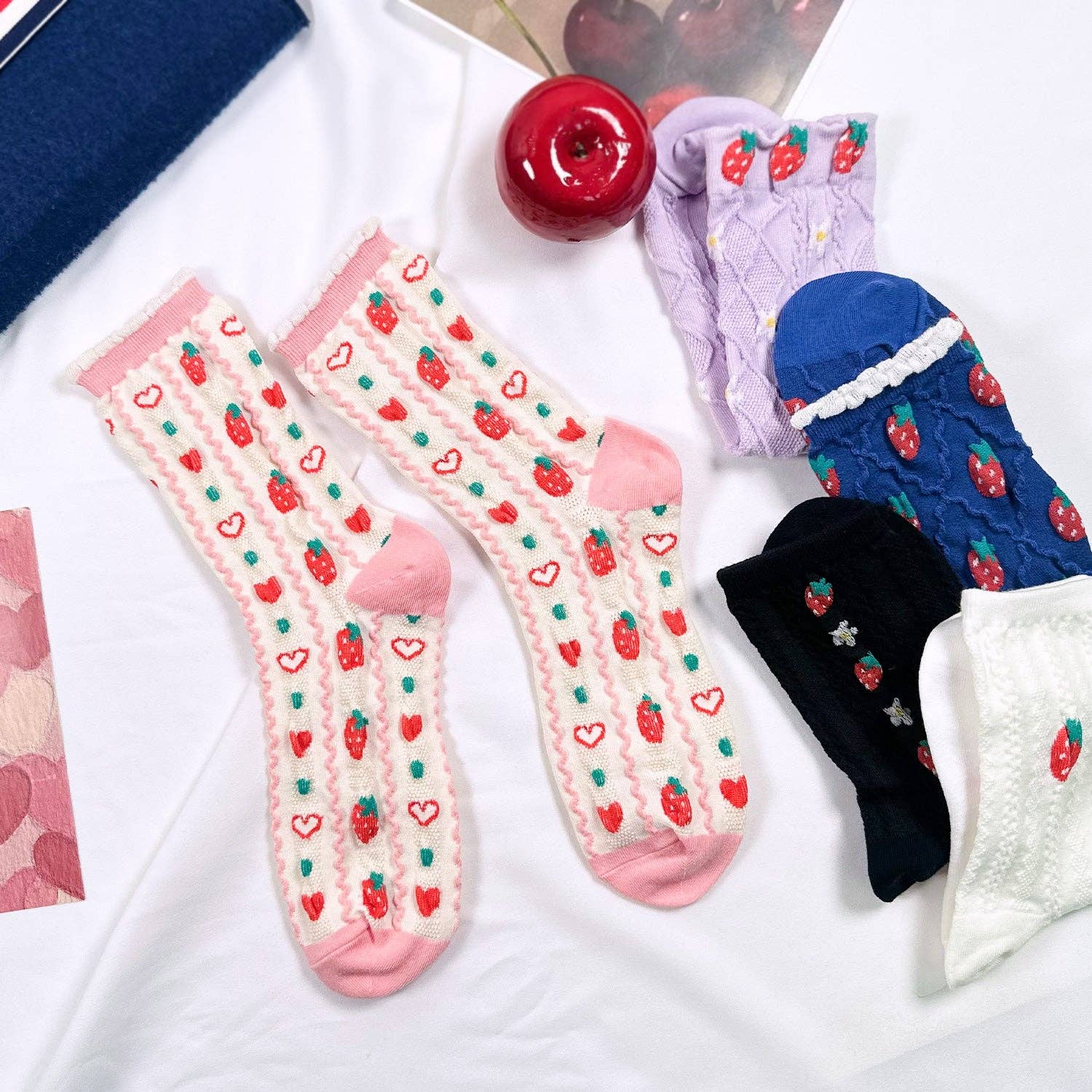 7DAYSSOCKS – wholesale Socks – Women's – Women's Crew Strawberry Pattern Socks9