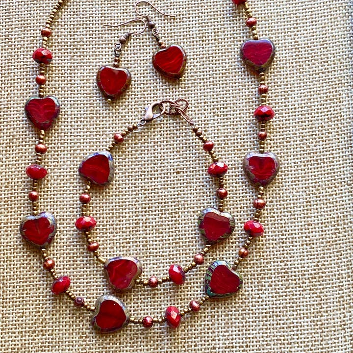 Casa Kira – wholesale Beaded/pearl necklace – Red Sweetheart Necklace1
