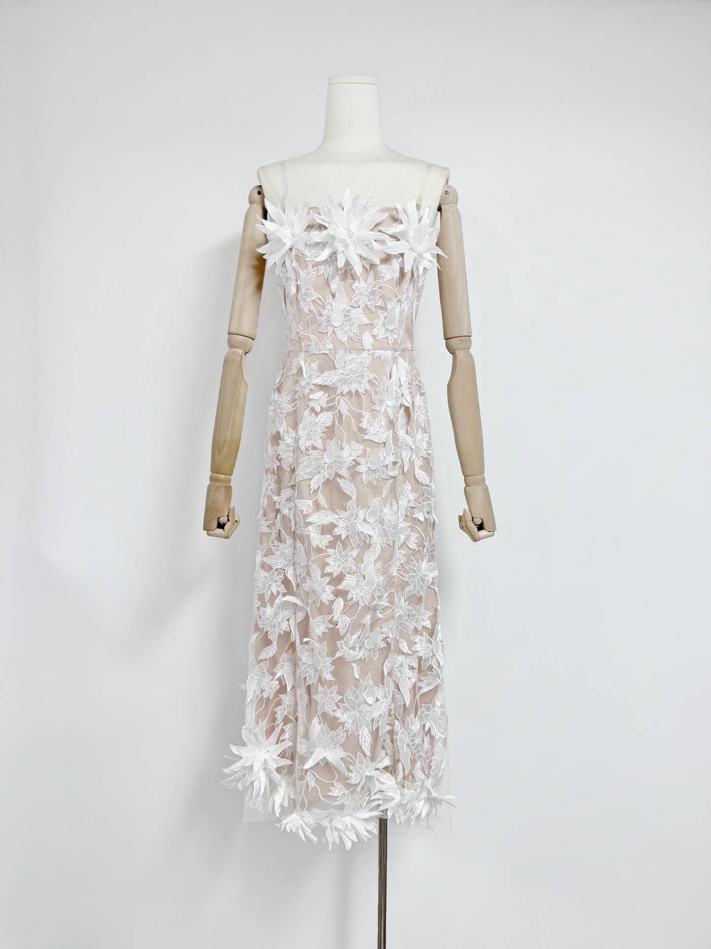 Productseeker - Vente Robe – femme - Robe d'été élégante en maille avec broderie 3D et bustier tube18