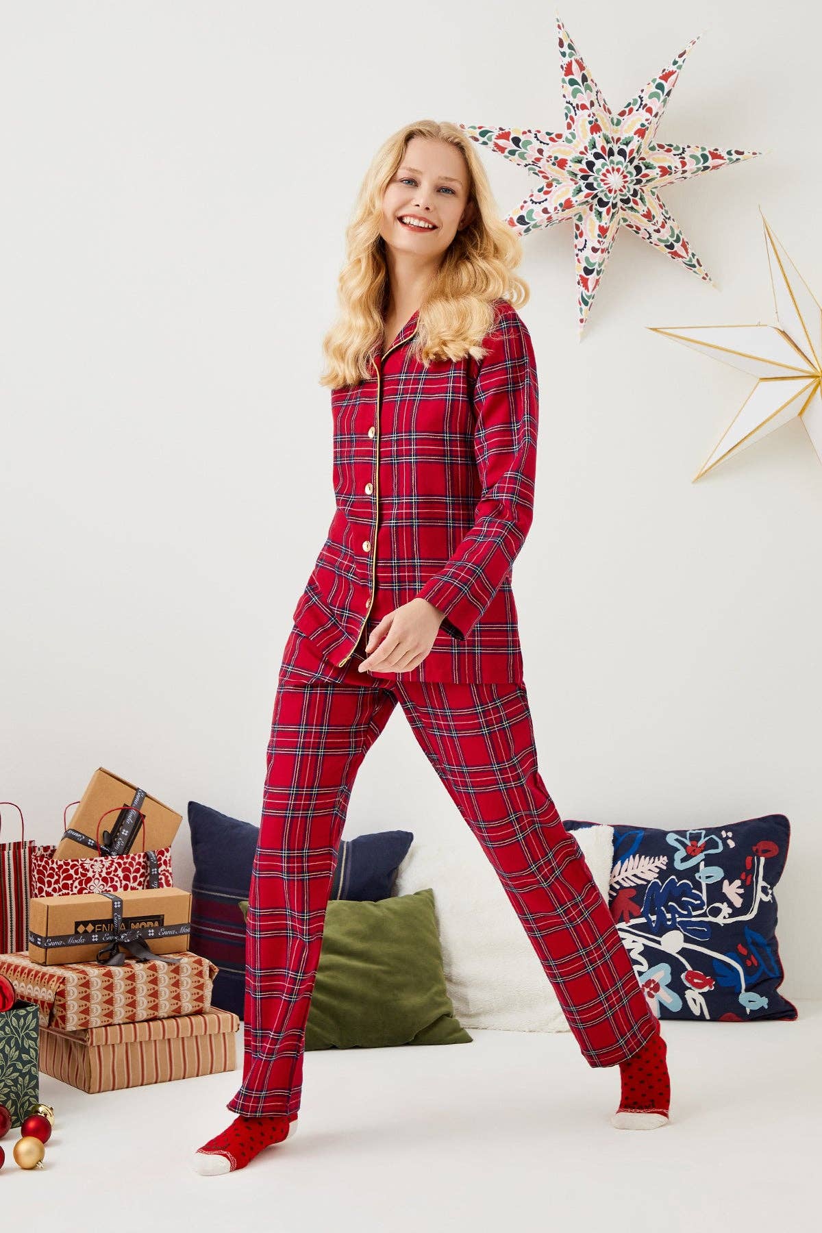 ENNA MODA – wholesale Sleepwear set – Women's – PLAID PATTERN CHRISTMAS DESIGN FRONT BUTTONED LONG PYJAMA SE12