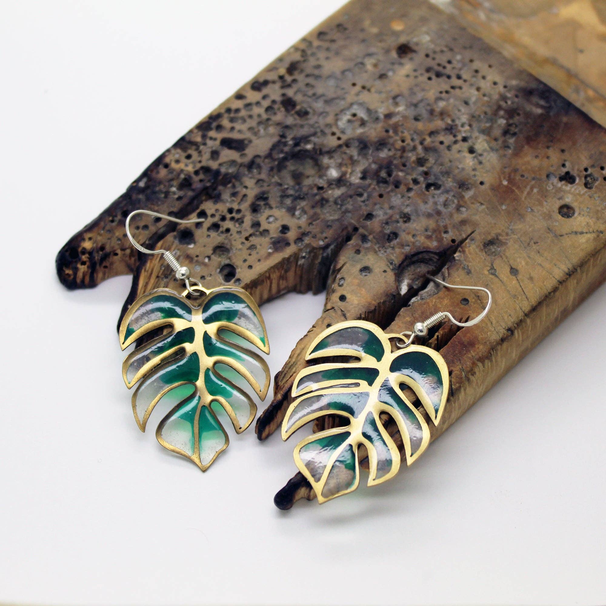 Plataica - Wholesale Dangle Earrings - Brass and 925 silver monstera leaf earrings with clear UV resin3