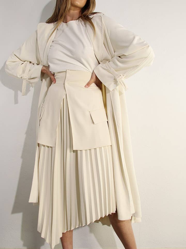 Trench-coat long plissé au dos pour la vente par Mulla