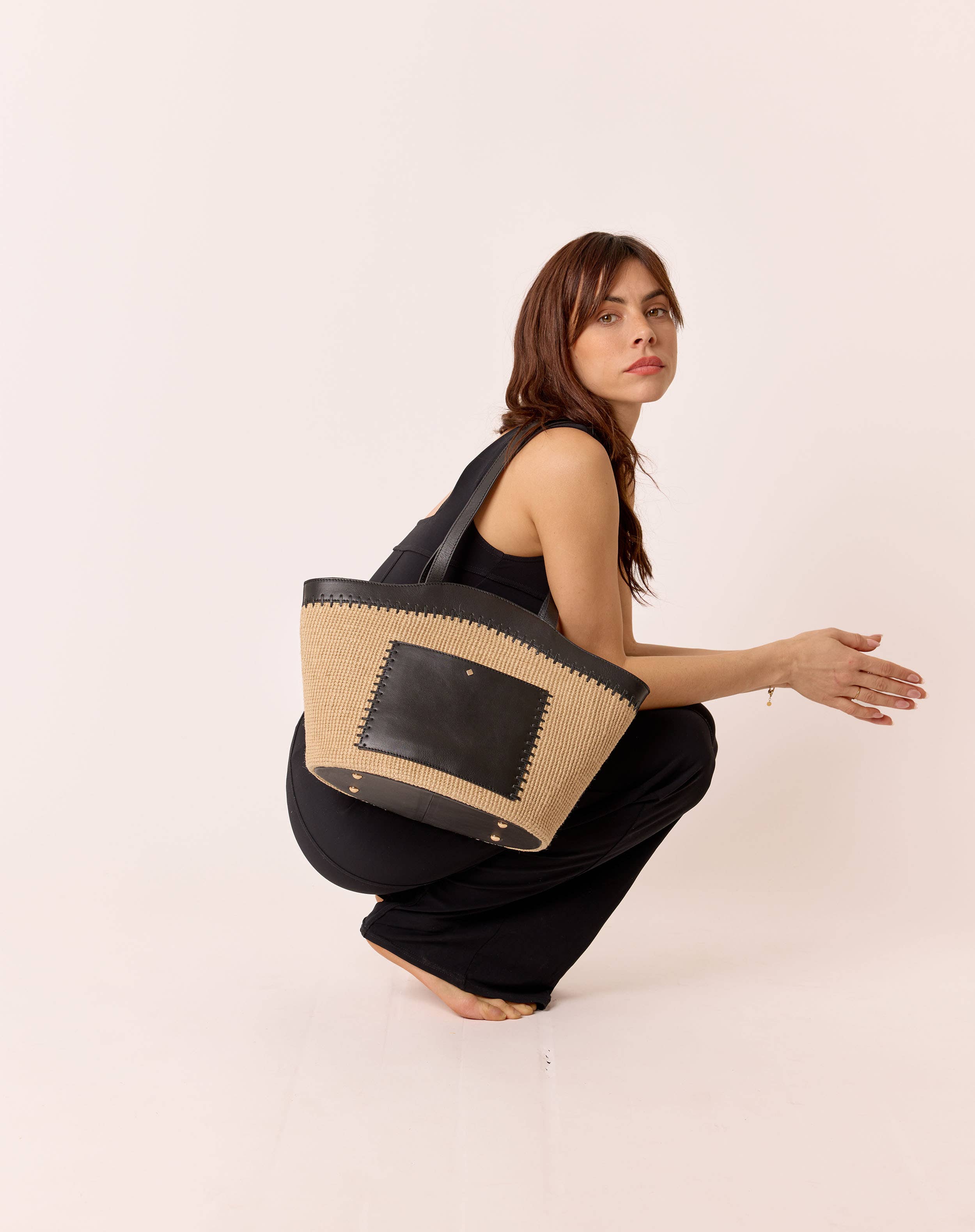 Maradji – wholesale Axelremsväska – Dam – Tvåfärgad tygväska i jute med detaljer i slätt läder4