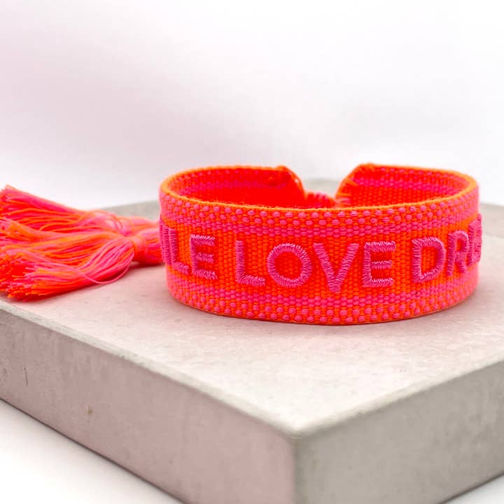 Parsley & Pepper - Vente Bracelet tissé/tressé - Bracelet tendance SMILE LOVE DREAM tissé et brodé 1