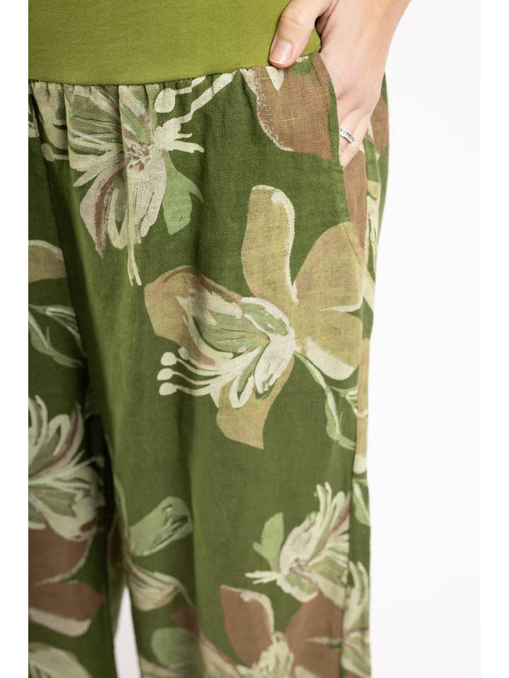 Shyloh - Wholesale Pants - Women's - Wide-leg pants with elastic waistband and floral print, 206596