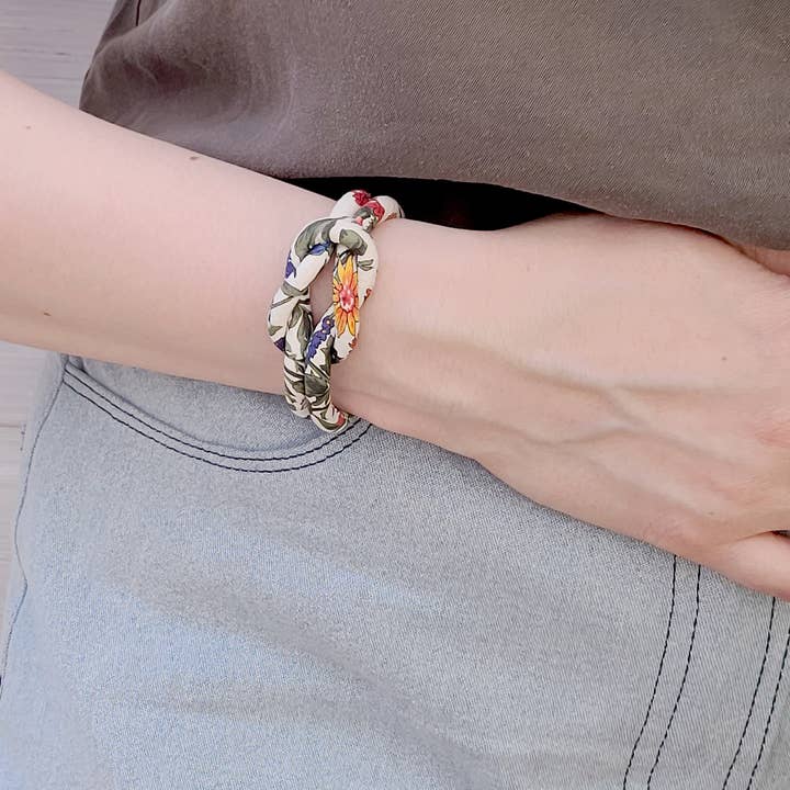 Bunny Bosworth - Wholesale Woven/Braided Bracelet - Reef Knot Bracelet - Meadow Flowers