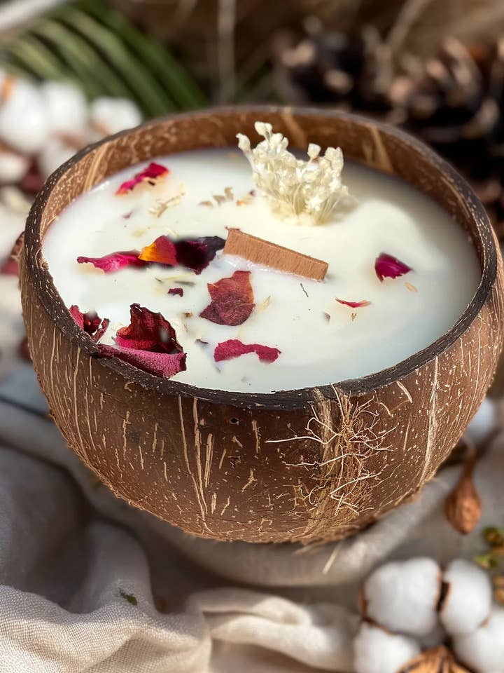 The candle that becomes a plant White Lotus-Cotton "coco" model for wholesale by LUMINANTE