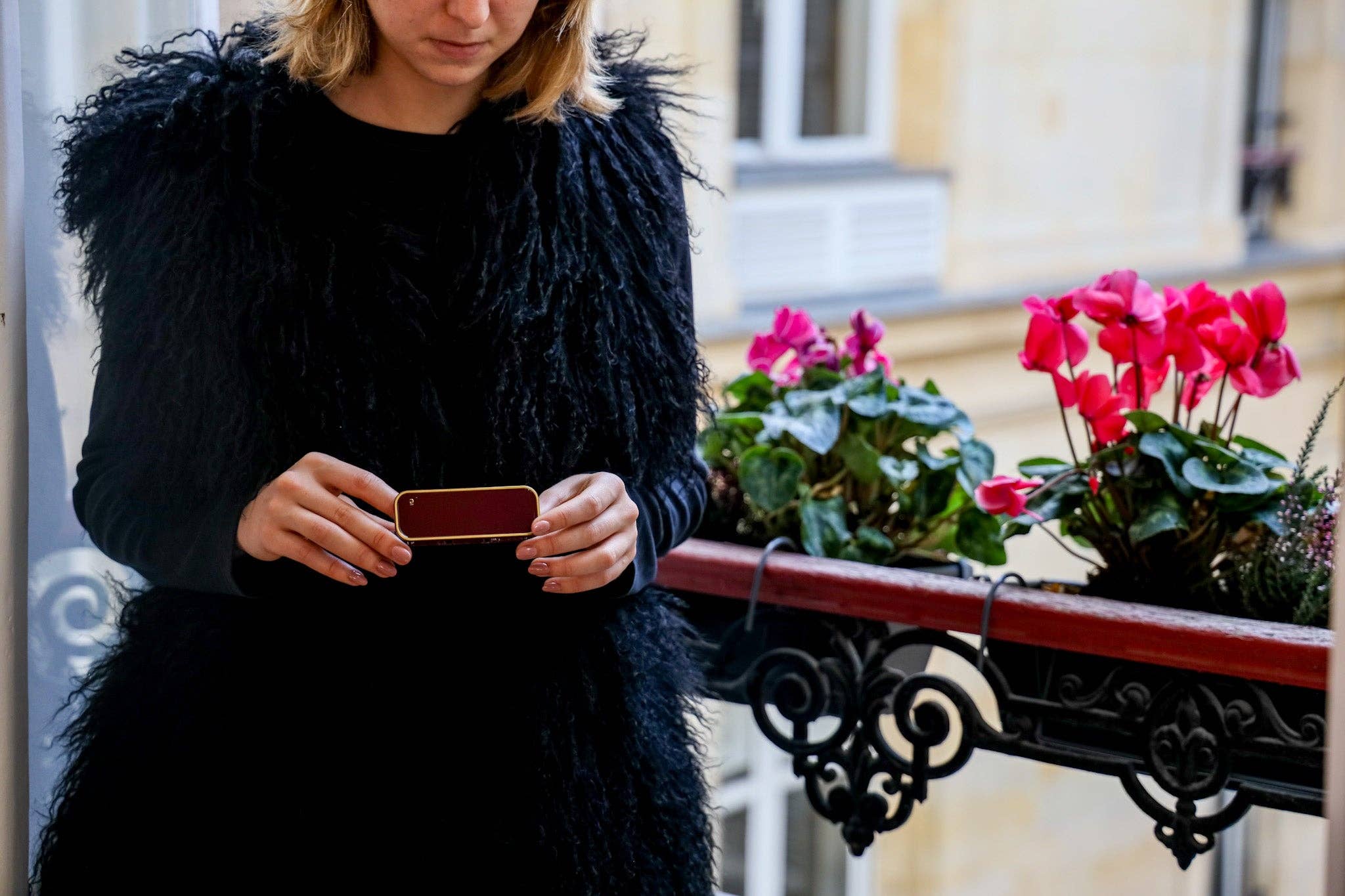 ēma fragrance - Vendita all'ingrosso Specchietti da borsa - ēma Fragrance Compact Burgundy Red – Regalo Personalizzabile6