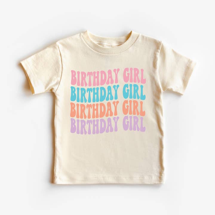 T-shirt con grafica pastello Birthday Girl per la vendita all'ingrosso da parte di The Babe Co.