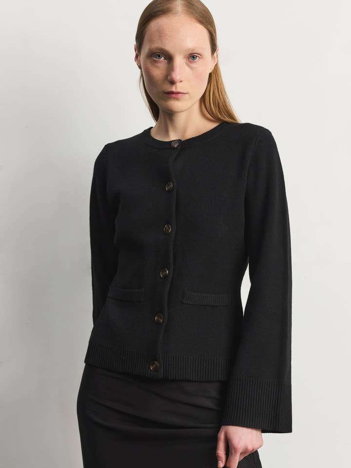 MOD REF – Engroshandel Cardigan - Dame – The Tyler Cardigan | Kvindesweater med klokkeærmer og knapper