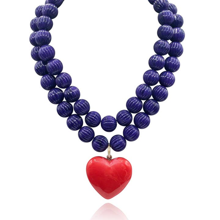 Collar de cuentas de amatista tallada Amour con colgante de corazón de resina de coral para venta al por mayor de Michael Nash Jewelry