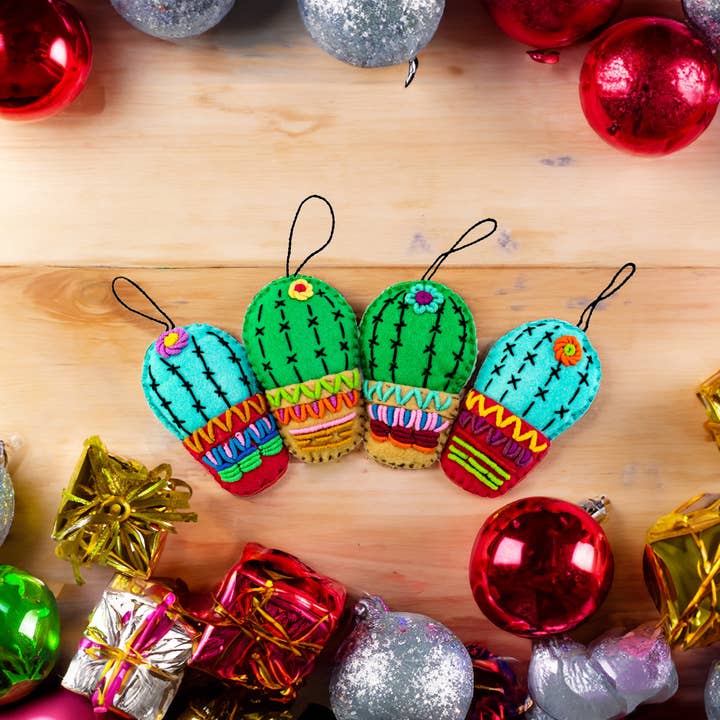 Lumily - Venta al por mayor Adornos - Adorno navideño de fieltro bordado con cactus - México1