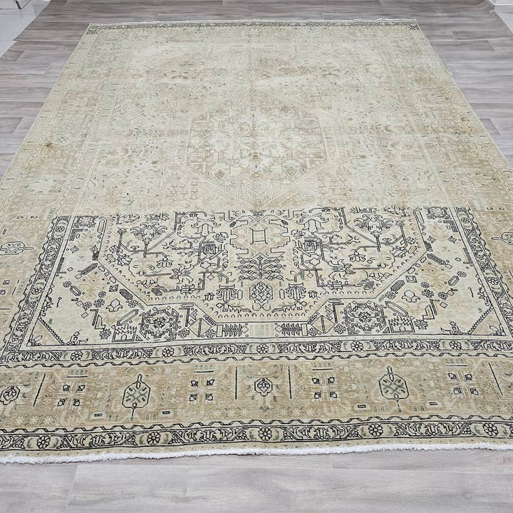 Hand-Knotted Wool Heriz Rug: 9x12 Vintage Turkish Geometric Area Rug for wholesale by MesopotamiaRugs