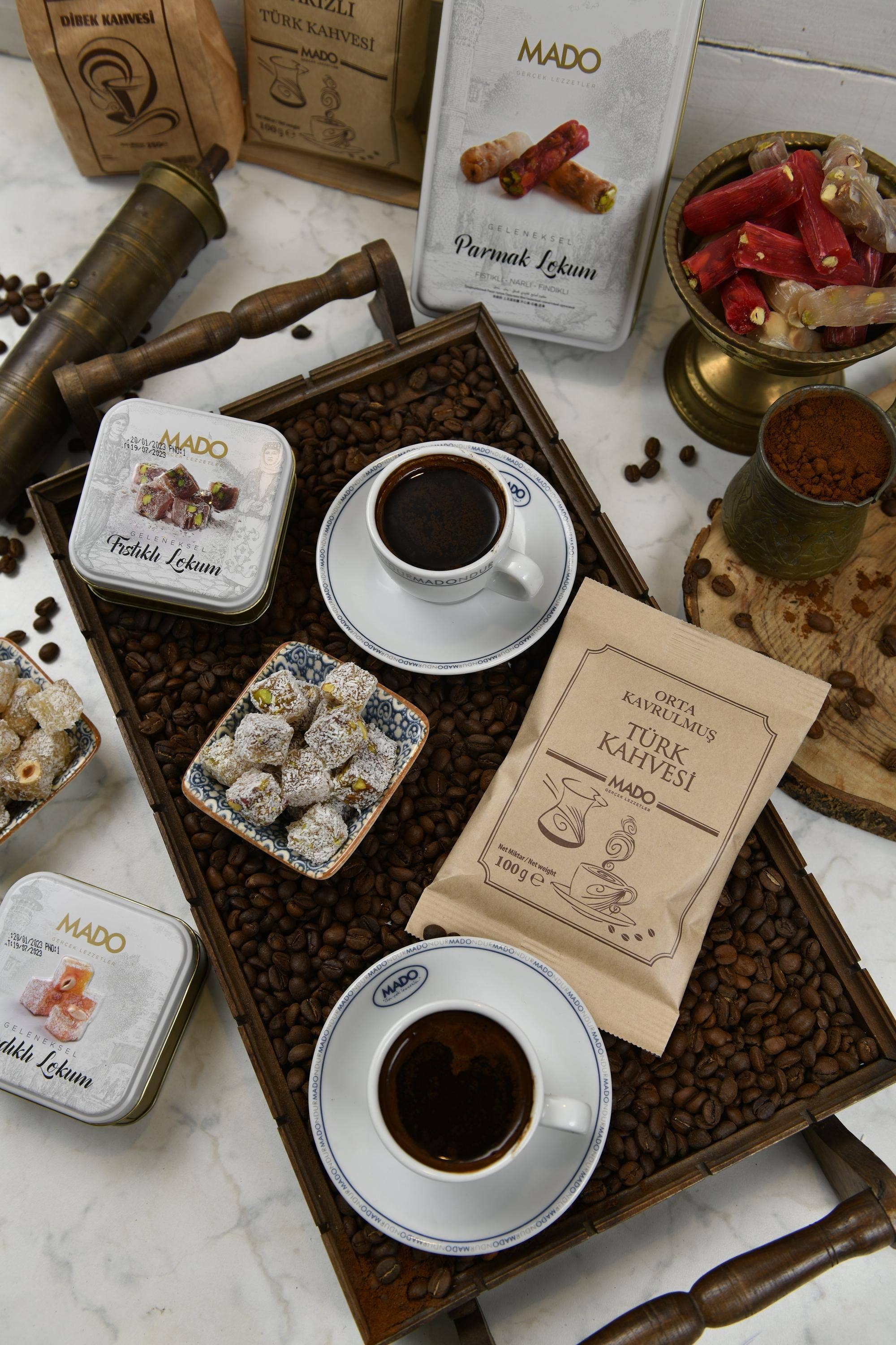 MADO - Wholesale Gift box - Turkish Delight with Pistachio Gourmet Dessert Gift Box1