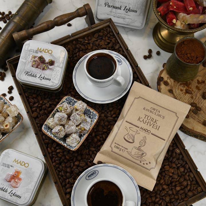 MADO – wholesale Gift box – Turkish Delight with Pistachio Gourmet Dessert Gift Box1