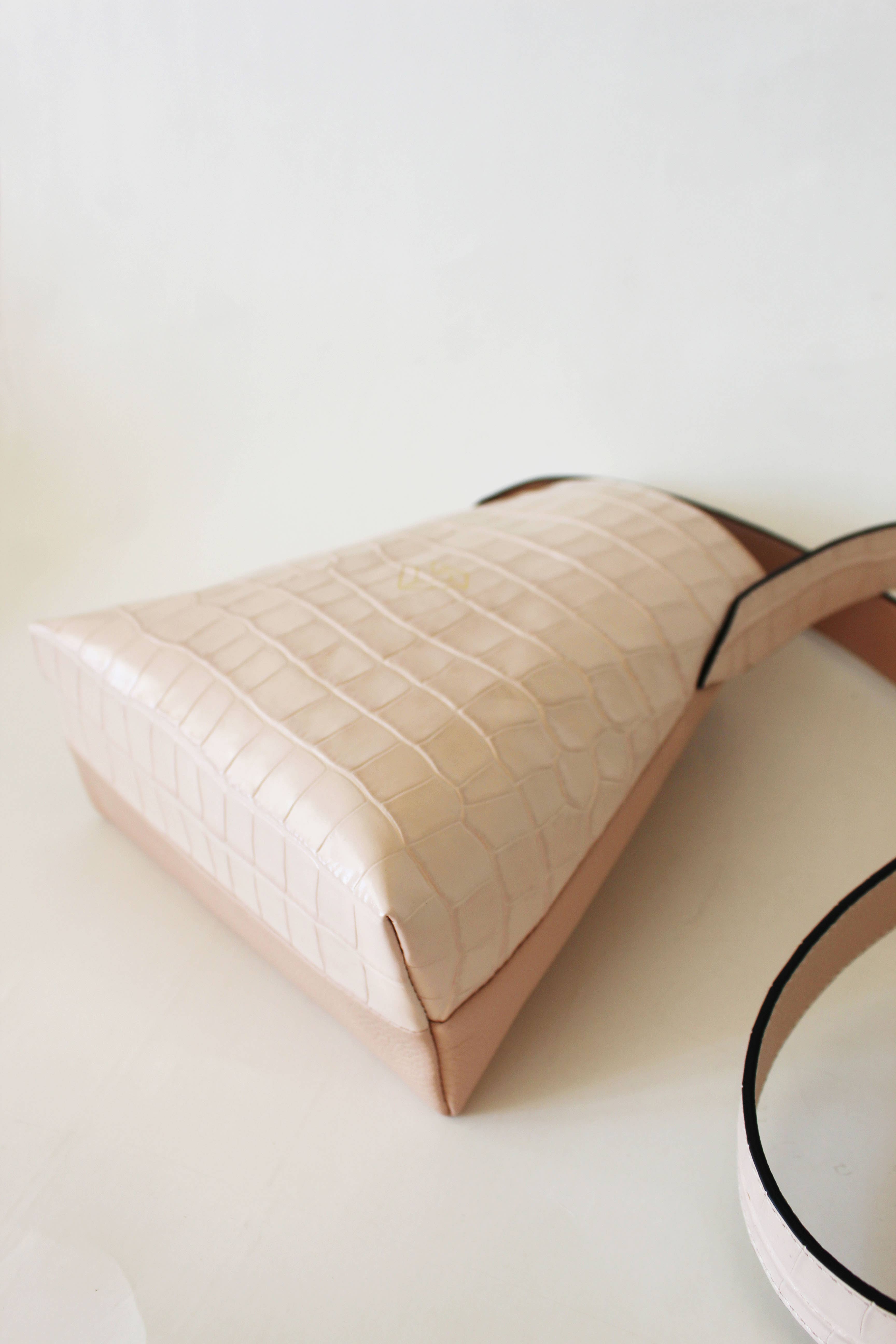 Carmen Berdonces - Vente Sac porté épaule – femme - Sac sachet en cuir nude2