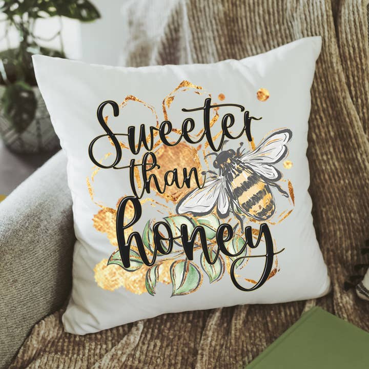 Housse de coussin Sweeter Than Honey pour la vente par Capable By Design
