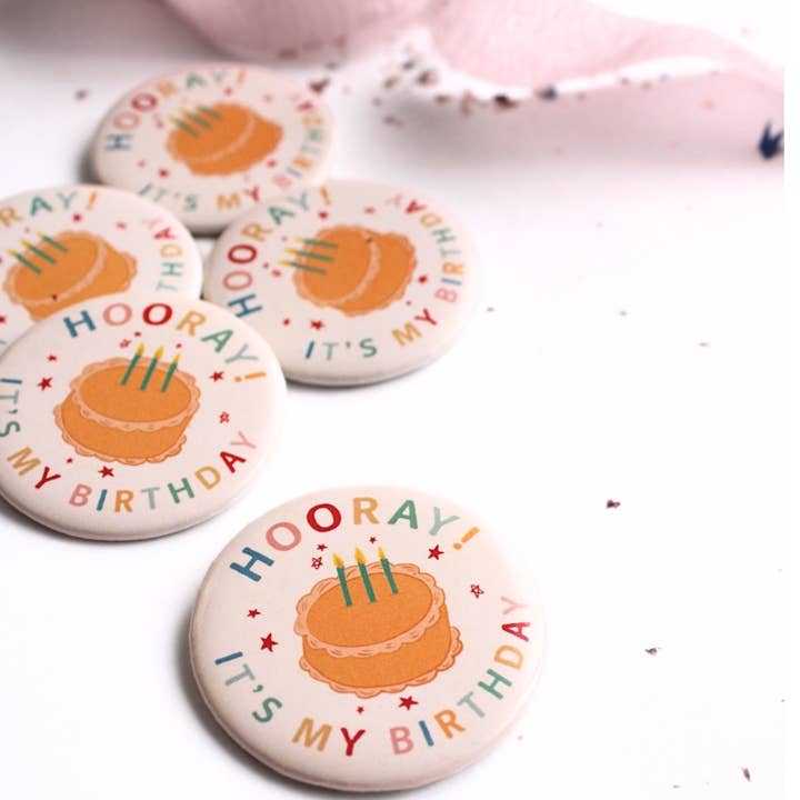 Party & Parlour - Wholesale Lapel Pin/Button - Kids - 2.25" Hooray It's My Birthday Vintage Cake Button Pin Badge3
