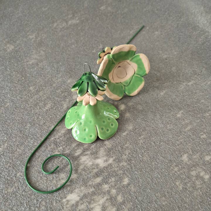 Pannonhem AB. - Wholesale Garden/Lawn Stake - Hanging Ceramic Green Miss Strawberry, Plant stake5