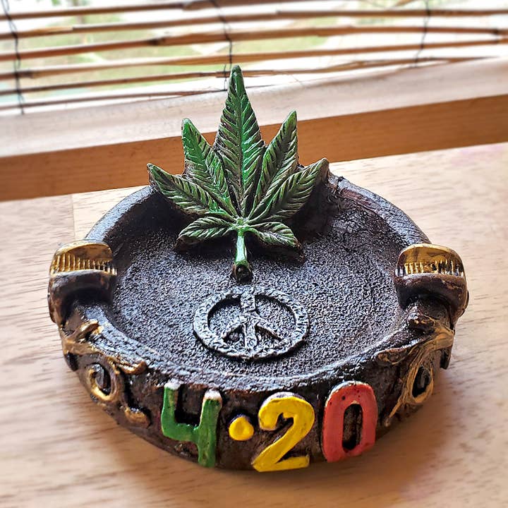 Pichincha - Wholesale Ashtray - Green 420 Leaf Figurine Round Ash Tray5